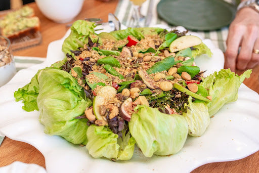 RECEITA:  Salada Crocante com Granola Salgada